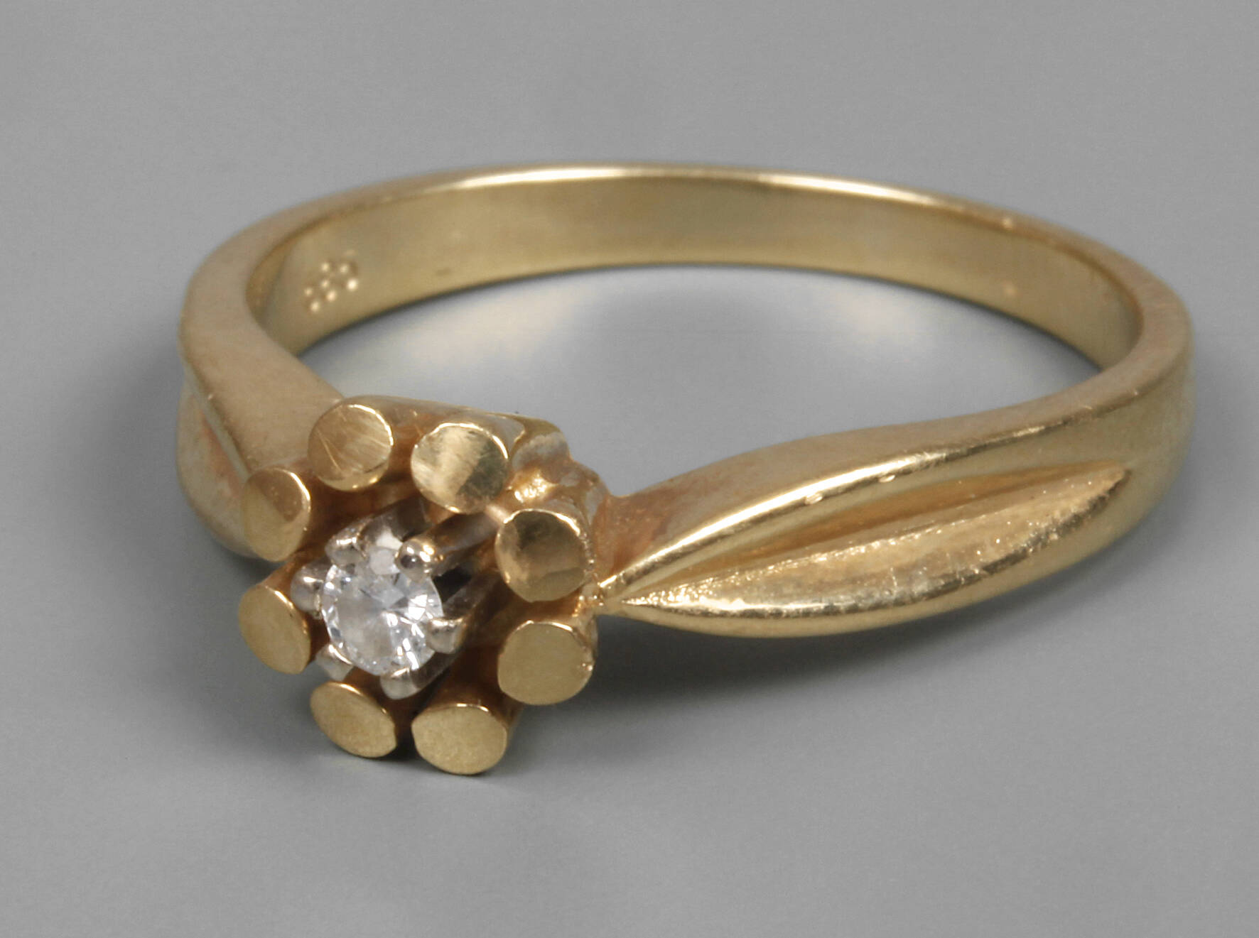 Damenring mit Brillant