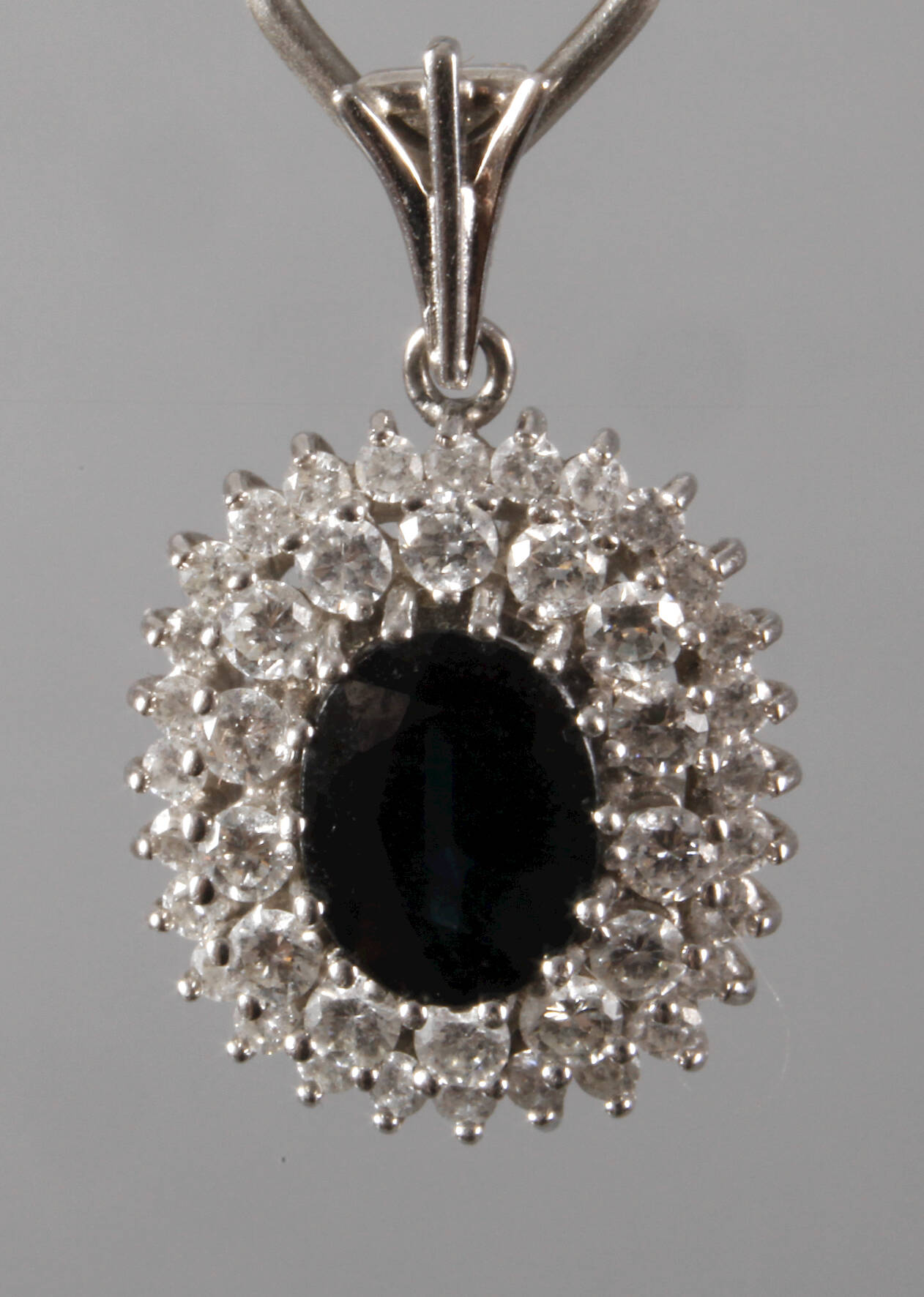 Anhänger mit Saphir und Brillanten