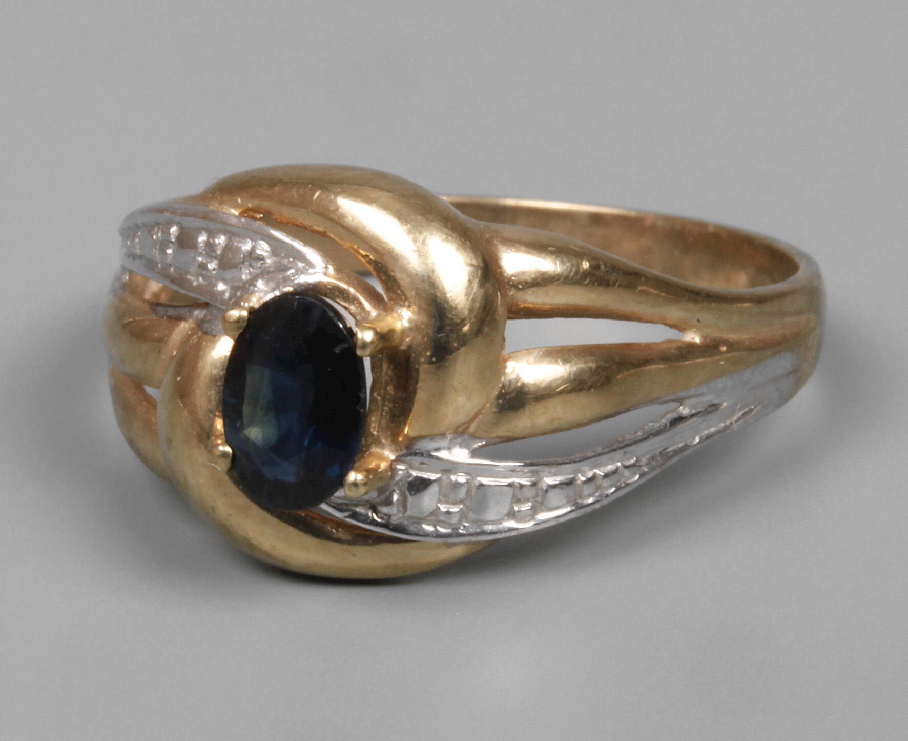 Damenring mit Saphir