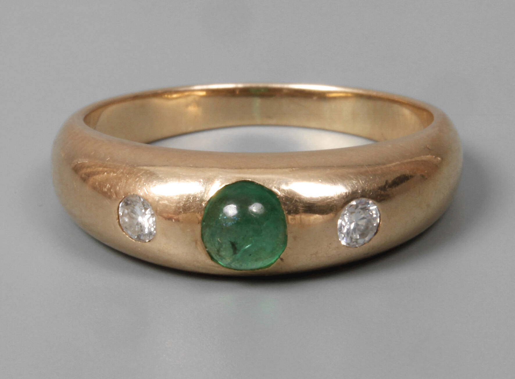 Damenring mit Smaragd und Brillanten