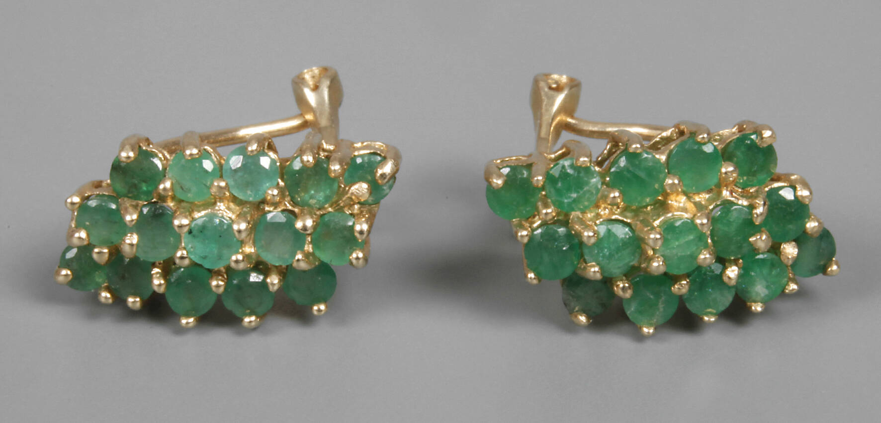 Paar Ohrringe mit Smaragden