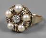 Damenring mit Perlen und Diamant