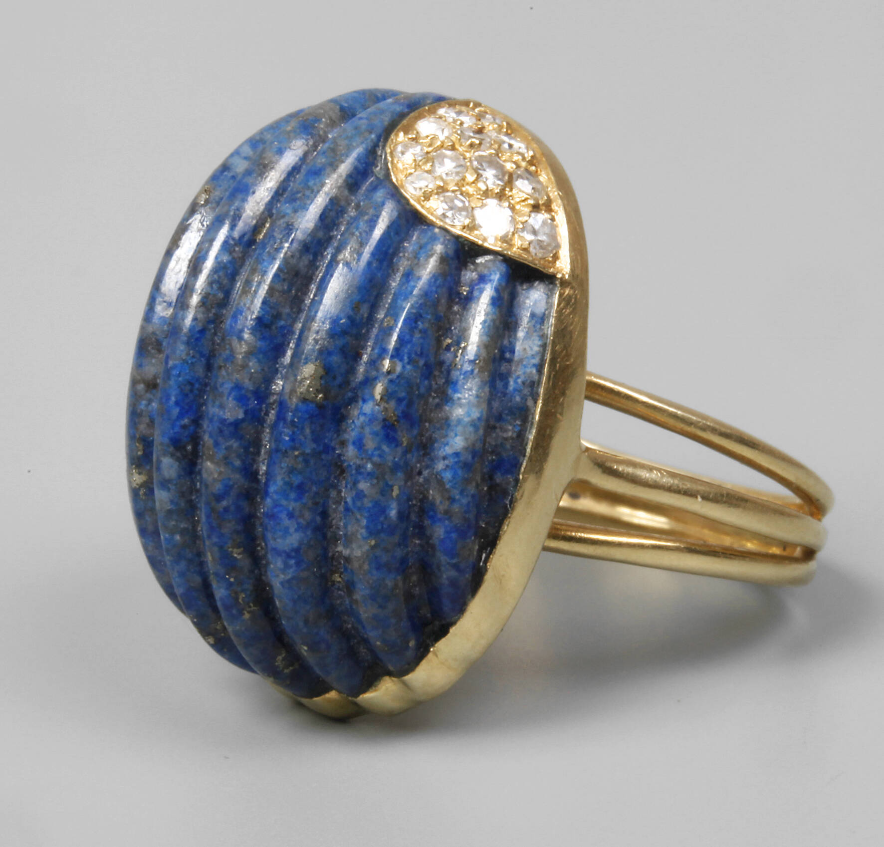 Damenring mit Lapislazuli und Diamanten