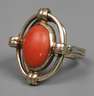 Damenring mit Korallencabochon