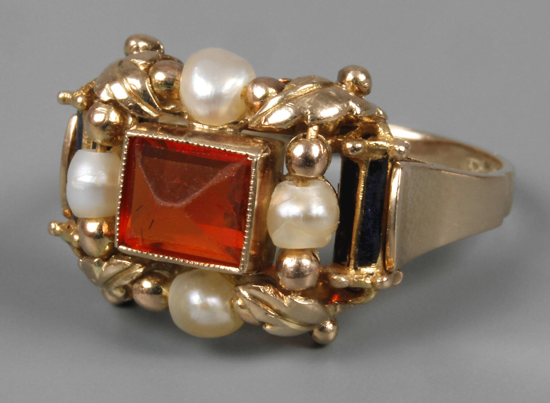 Damenring mit Perlen und Citrin