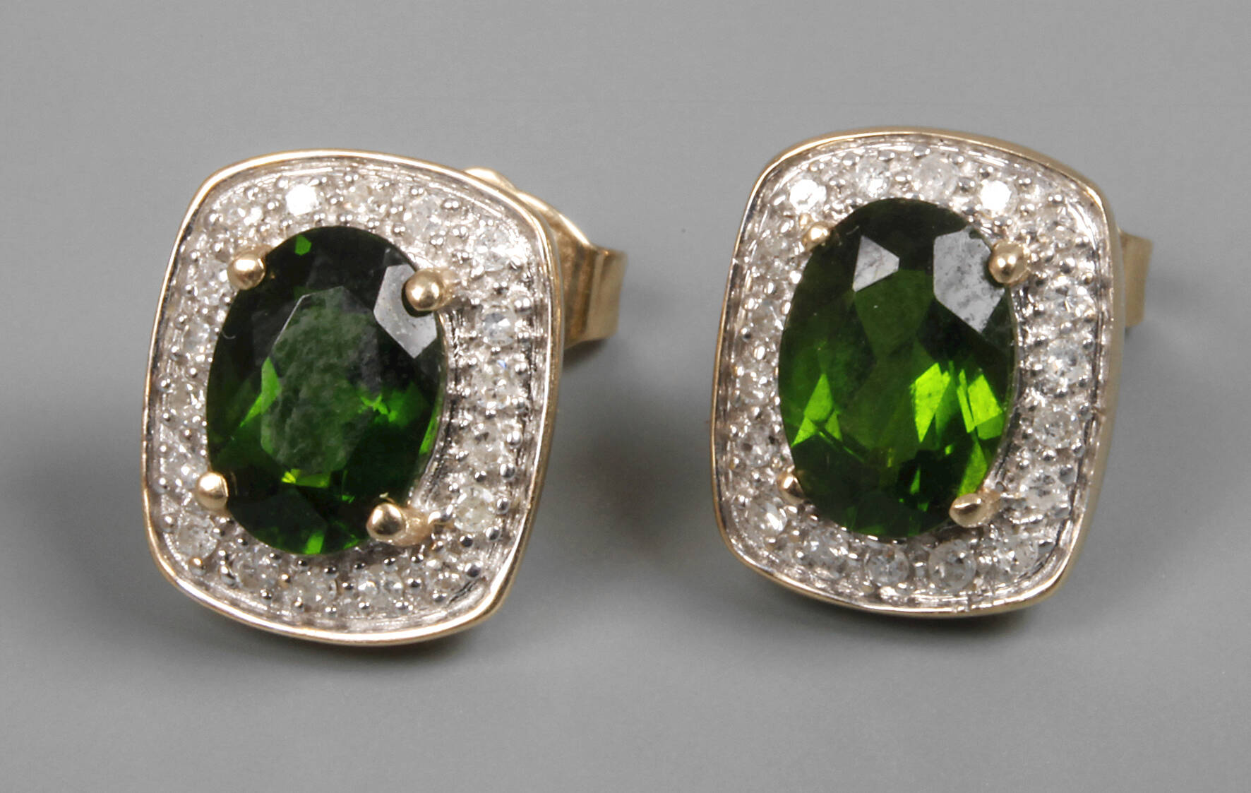 Paar Ohrstecker mit Diamanten