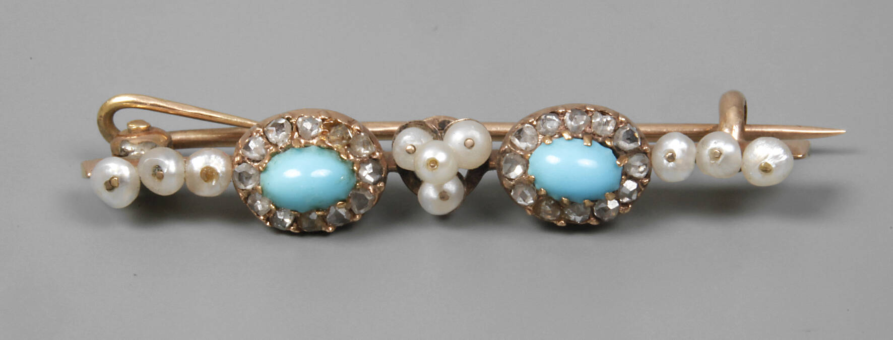 Nadel mit Perlen, Türkisen und Diamanten