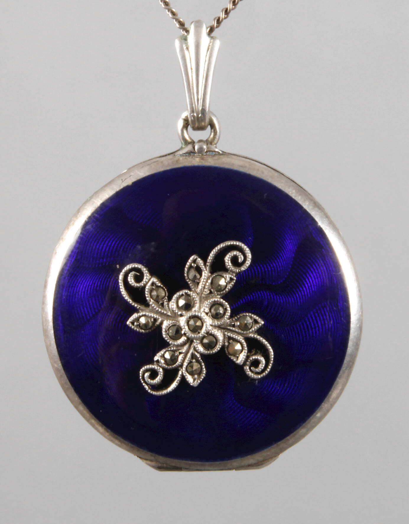 Feines Emailmedaillon