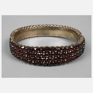 Armreif mit facettierten Granaten