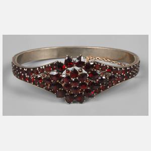 Armreif mit Granaten