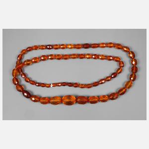 Langes Bernsteincollier