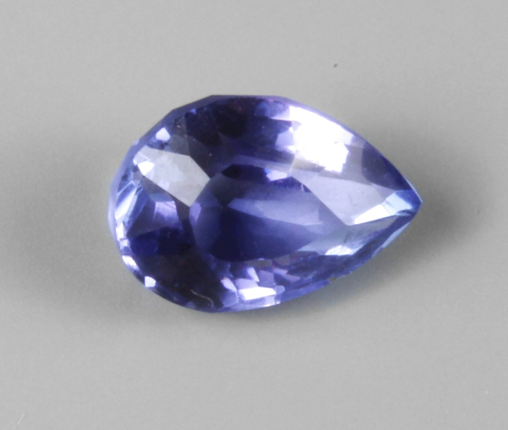 Feiner Tansanittropfen von 1.52 ct