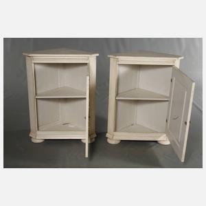 Paar Eckschränkchen im Barockstil