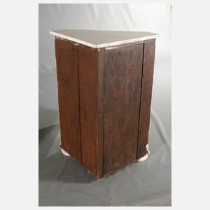 Paar Eckschränkchen im Barockstil