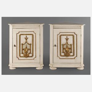 Paar Eckschränkchen im Barockstil