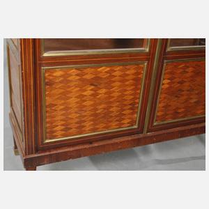 Feiner Vitrinenschrank