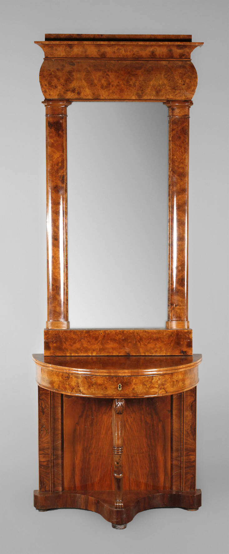 Pfeilerspiegel mit Konsole