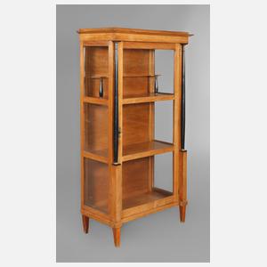 Vitrine im Biedermeierstil