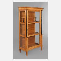 Vitrine im Biedermeierstil111