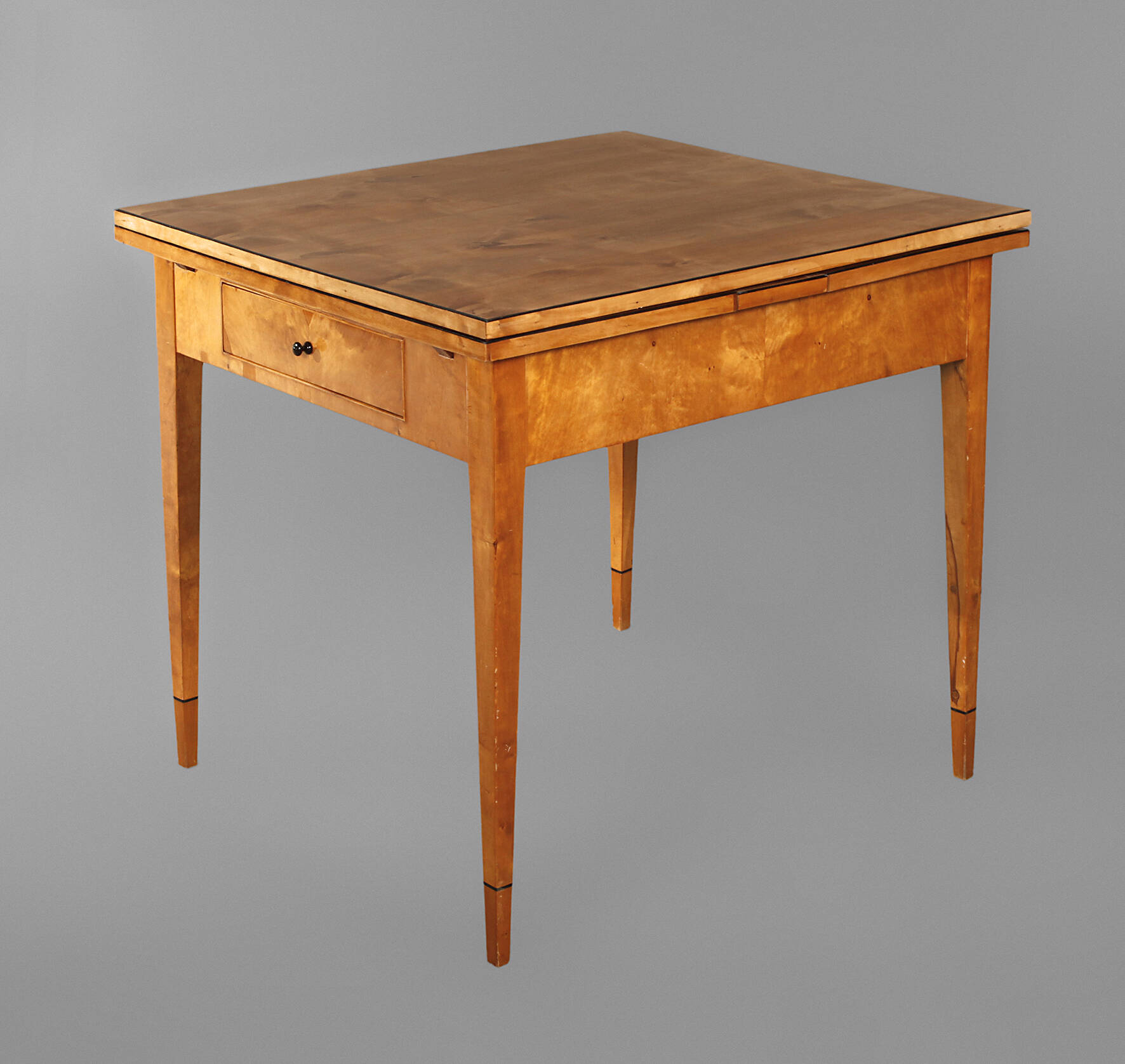 Kleiner Auszugstisch