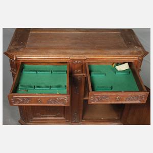 Paar prächtige Aufsatzvitrinen