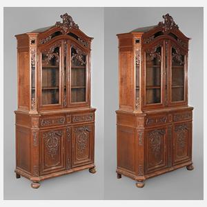 Paar prächtige Aufsatzvitrinen