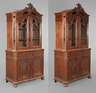 Paar prächtige Aufsatzvitrinen