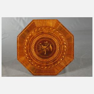 Intarsiertes Beistelltischchen