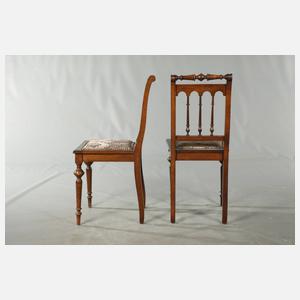 Salontisch und zwei Stühle