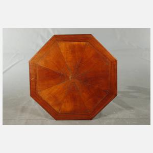 Salontisch und zwei Stühle