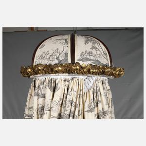 Bekrönung eines Himmelbetts