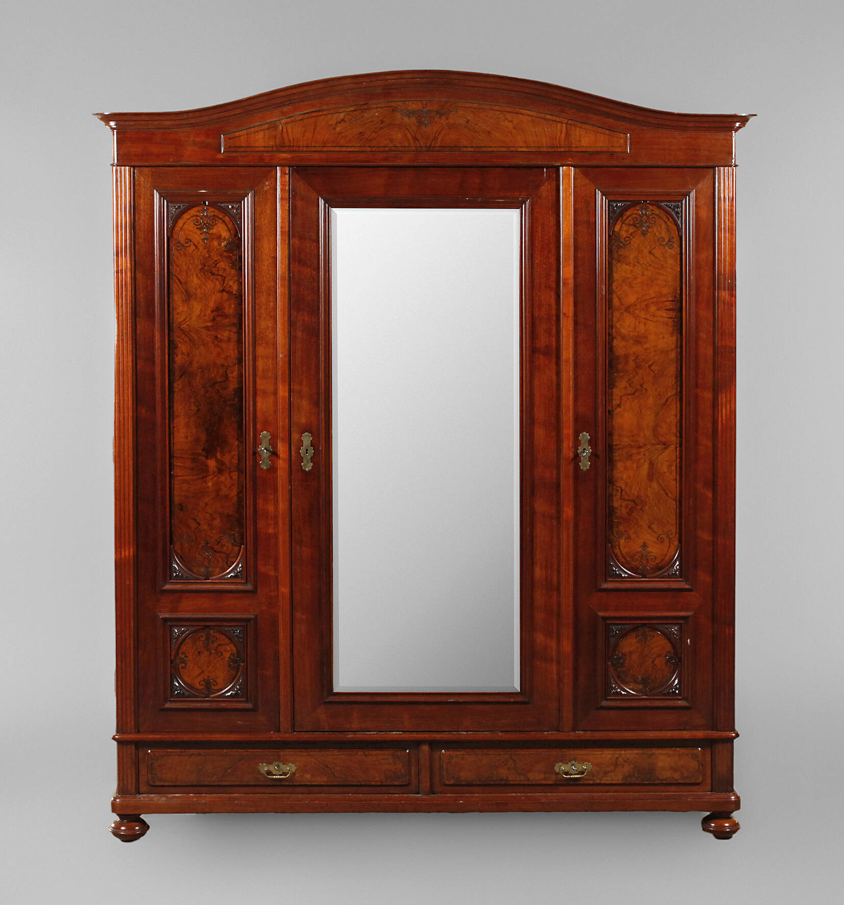 Großer Kleiderwäscheschrank Historismus