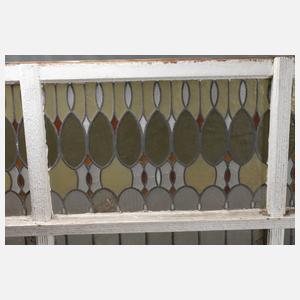 Paar große Bleiglasfenster