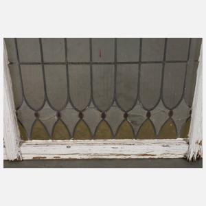 Paar große Bleiglasfenster