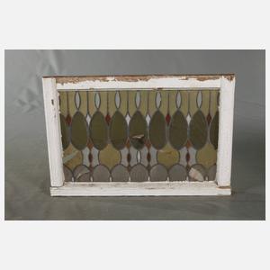 Paar große Bleiglasfenster