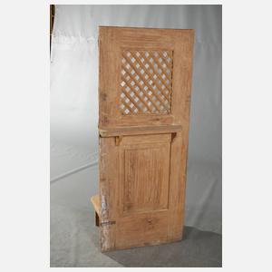 Tür eines Beichtstuhls