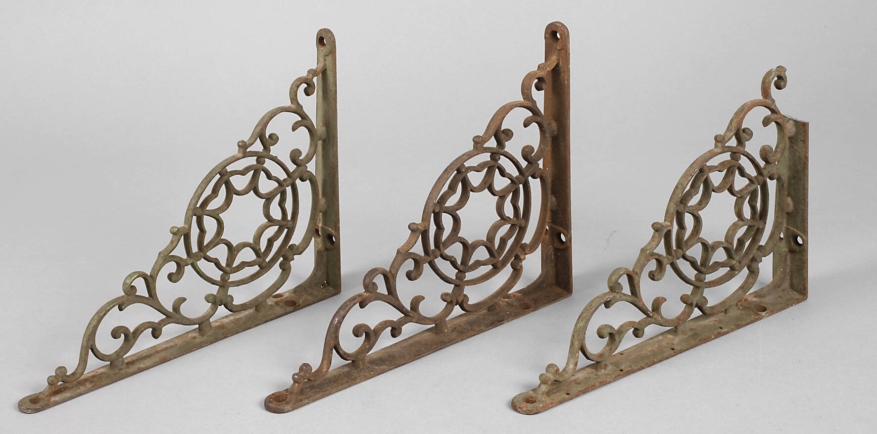 Drei kleine Konsolen Gusseisen