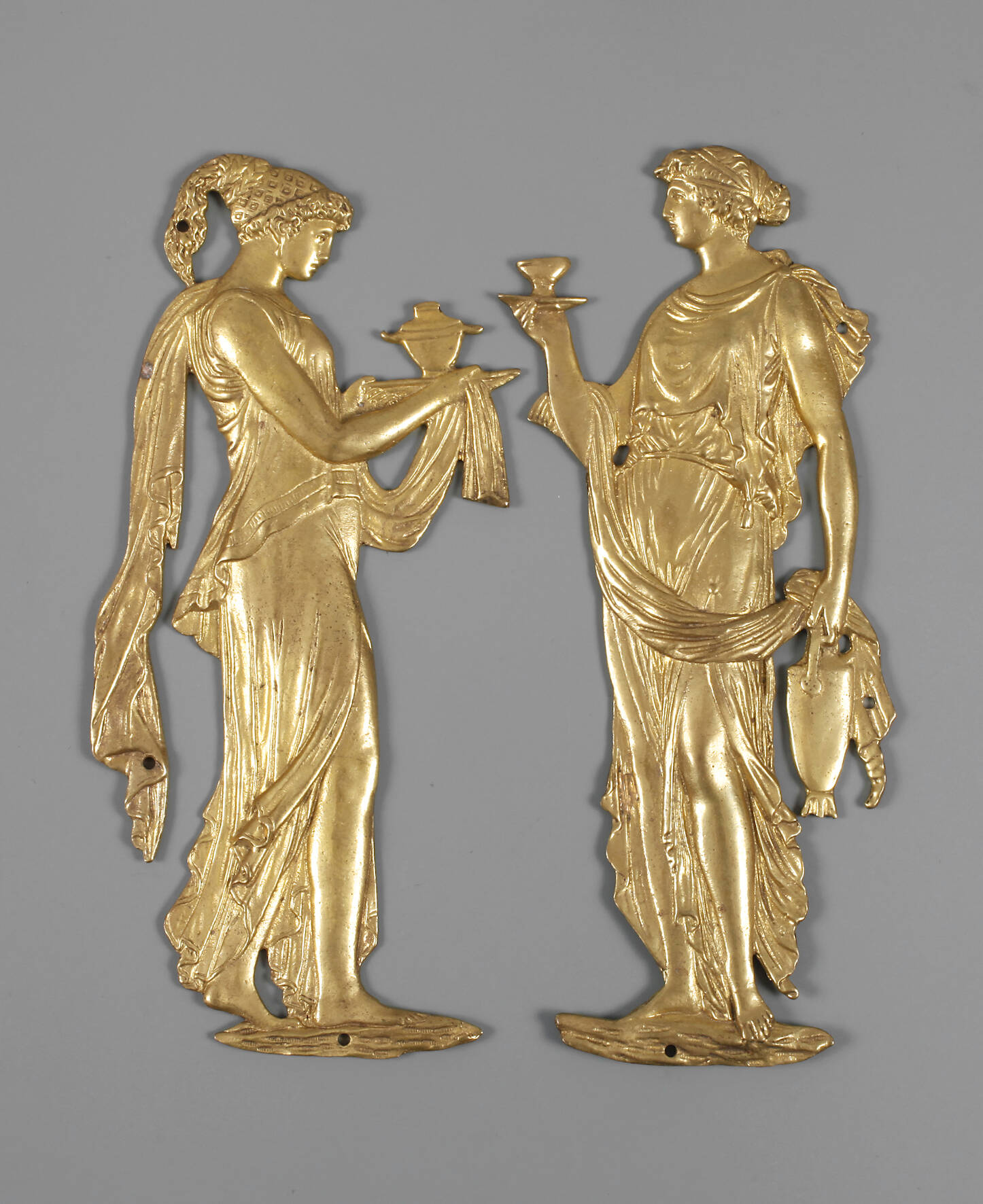 Zwei Möbelbeschläge