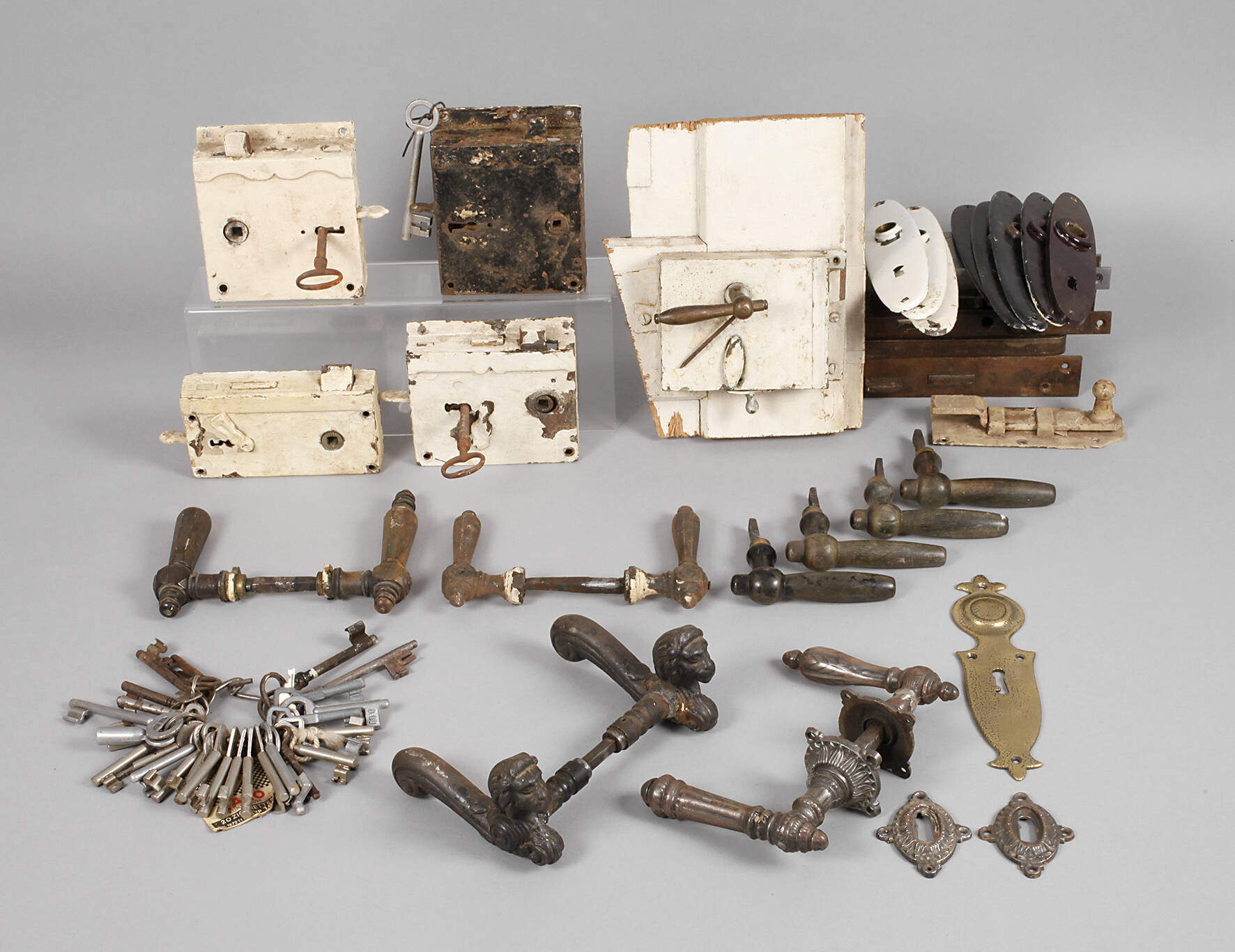 Kiste alte Schlösser und Beschläge