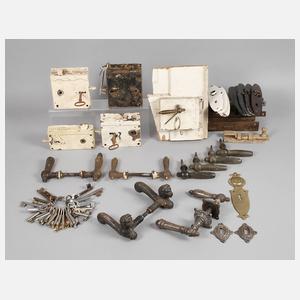 Kiste alte Schlösser und Beschläge