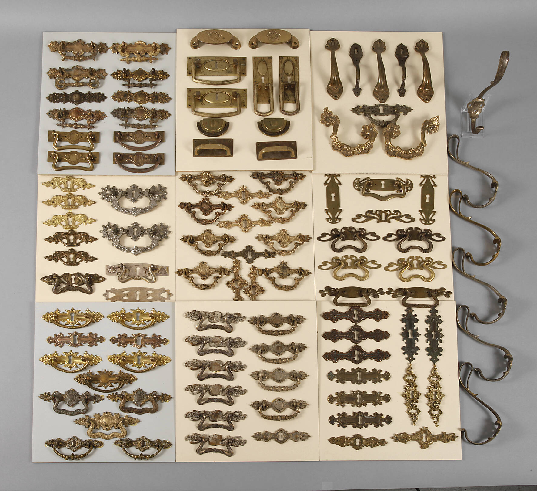 Großes Konvolut Möbelbeschläge