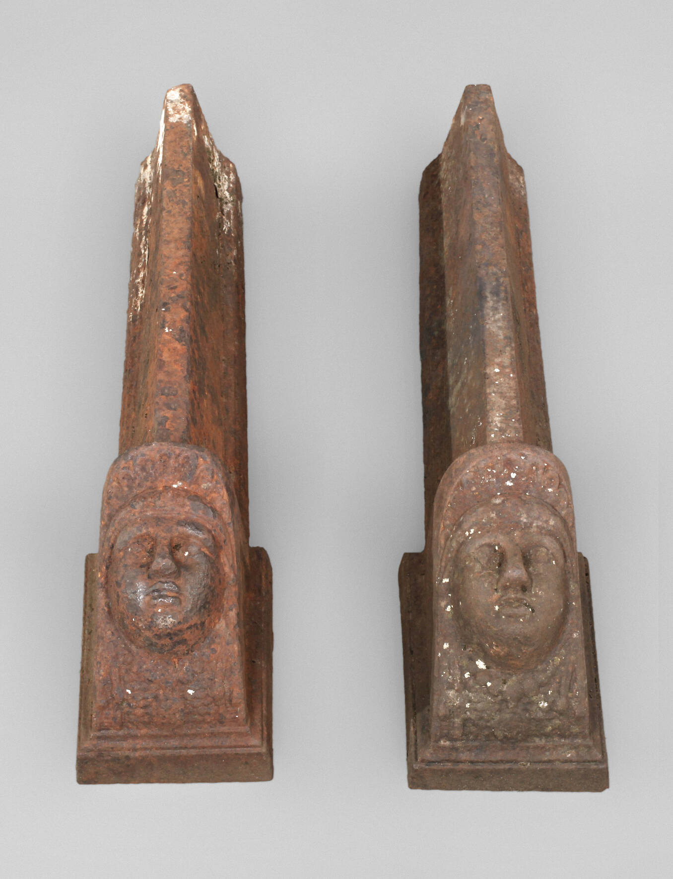 Paar klassizistische Kaminböcke