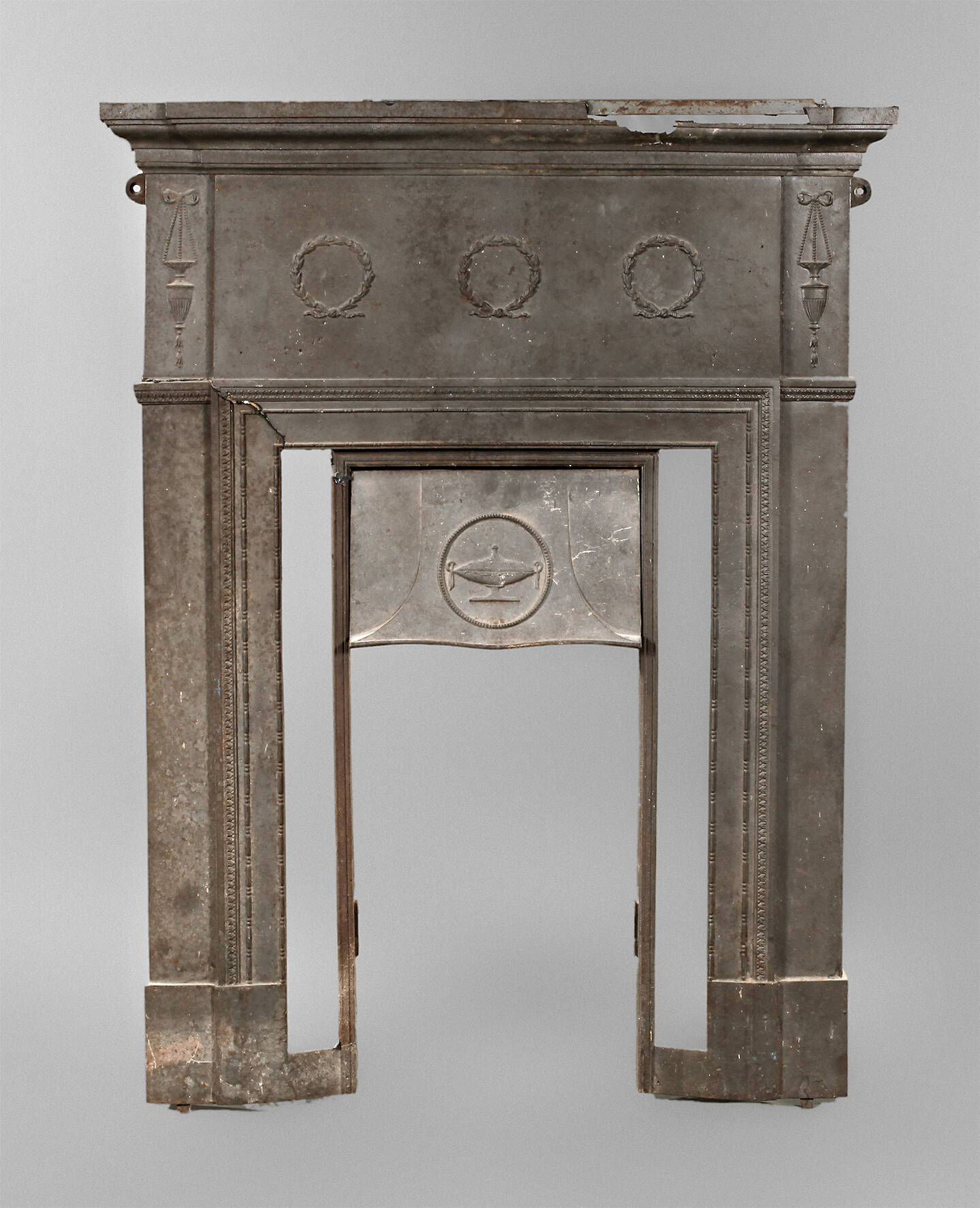 Klassizistische Kaminverkleidung