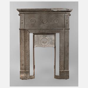 Klassizistische Kaminverkleidung