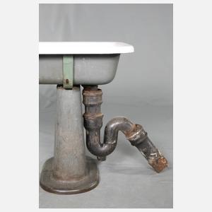 Gusswaschbecken mit Konsolen und Ablauf