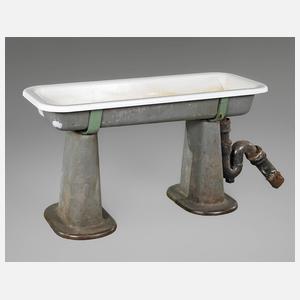 Gusswaschbecken mit Konsolen und Ablauf