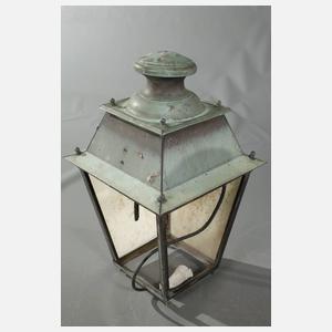 Sechs Gartenlaternen