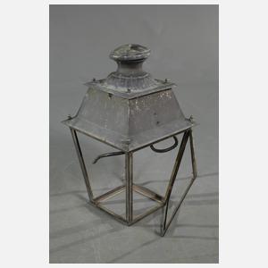 Sechs Gartenlaternen