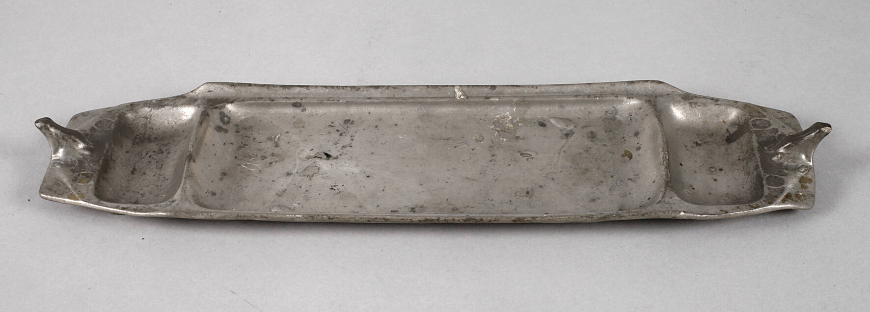 Jugendstilschale mit Fröschen