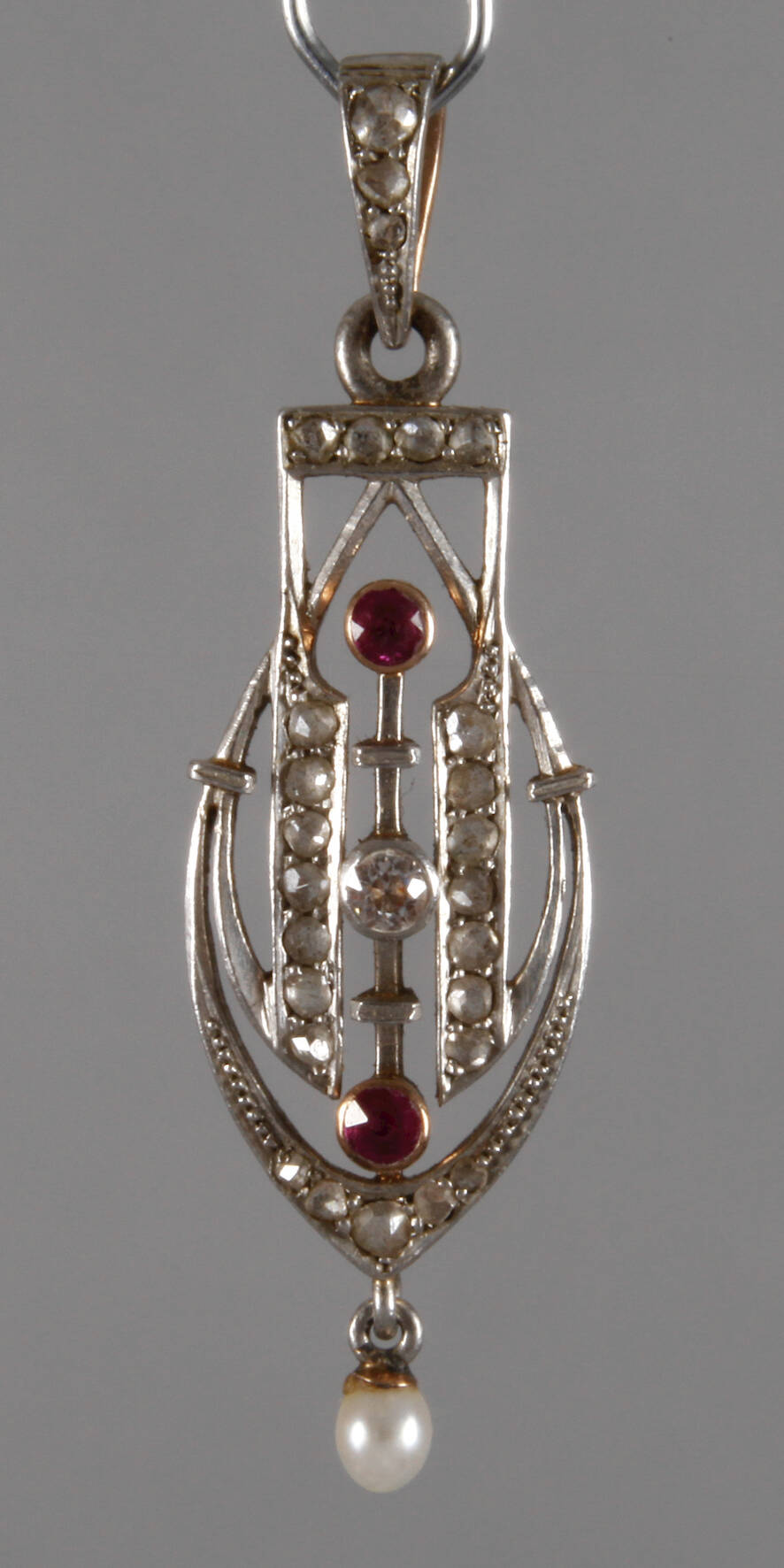 Jugendstilanhänger mit Diamanten und Rubinen